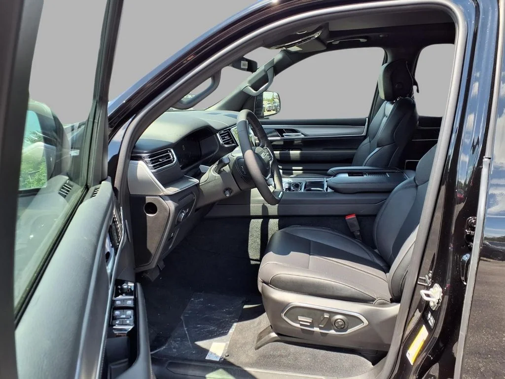 New 2026 High Gloss Black Exterior Paint Jeep Limited Reserve image 23