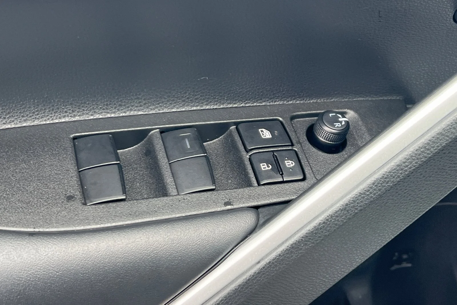 Certified Used 2026 Wind Chill Pearl Toyota L image 11
