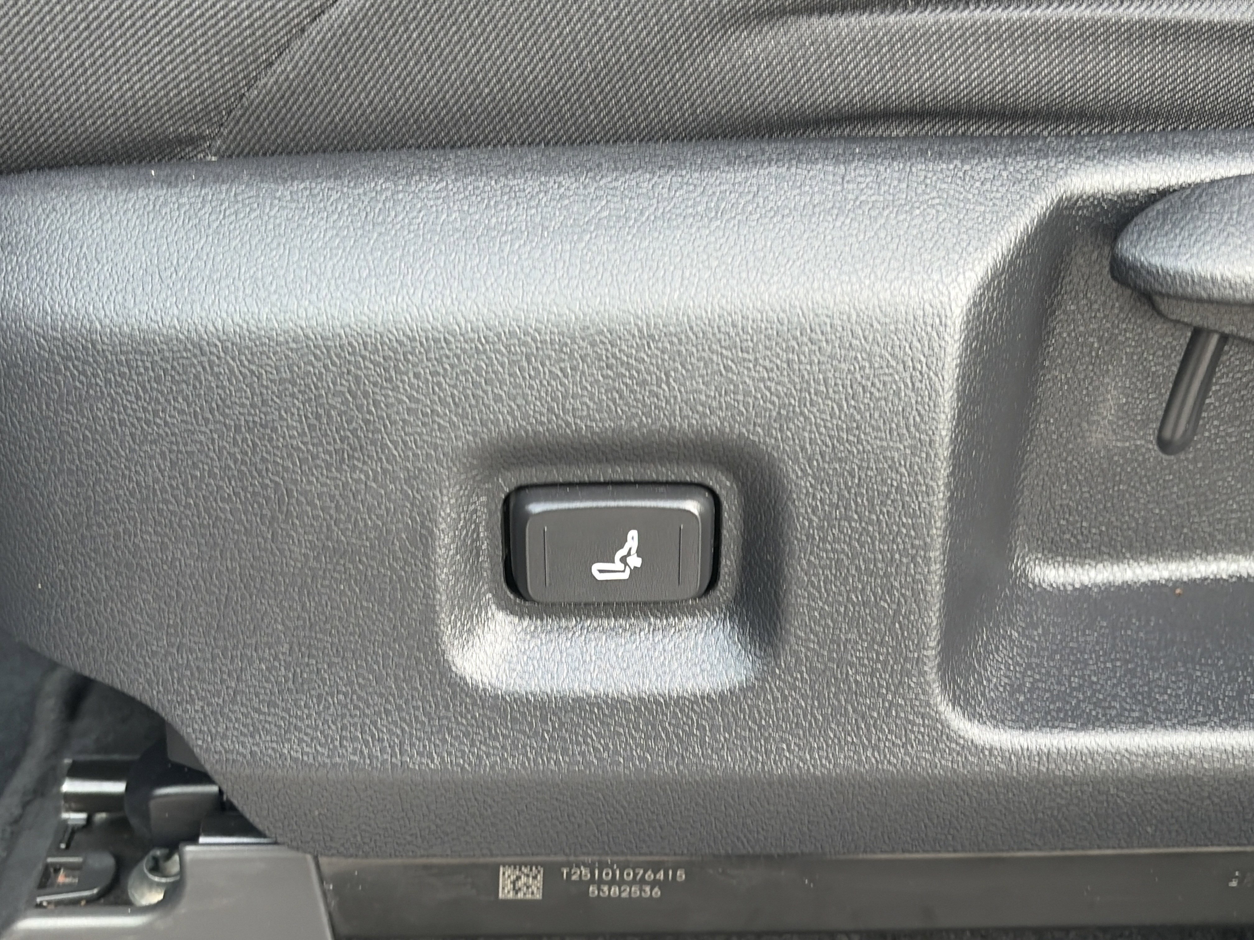 2025 Toyota Tacoma SR5 - Photo 18