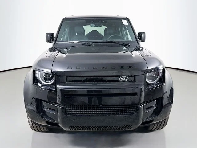New 2026 Santorini Black Metallic Land Rover X-Dynamic SE image 2