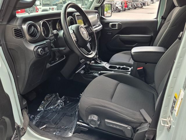 Used 2023  Jeep Sport S image 15