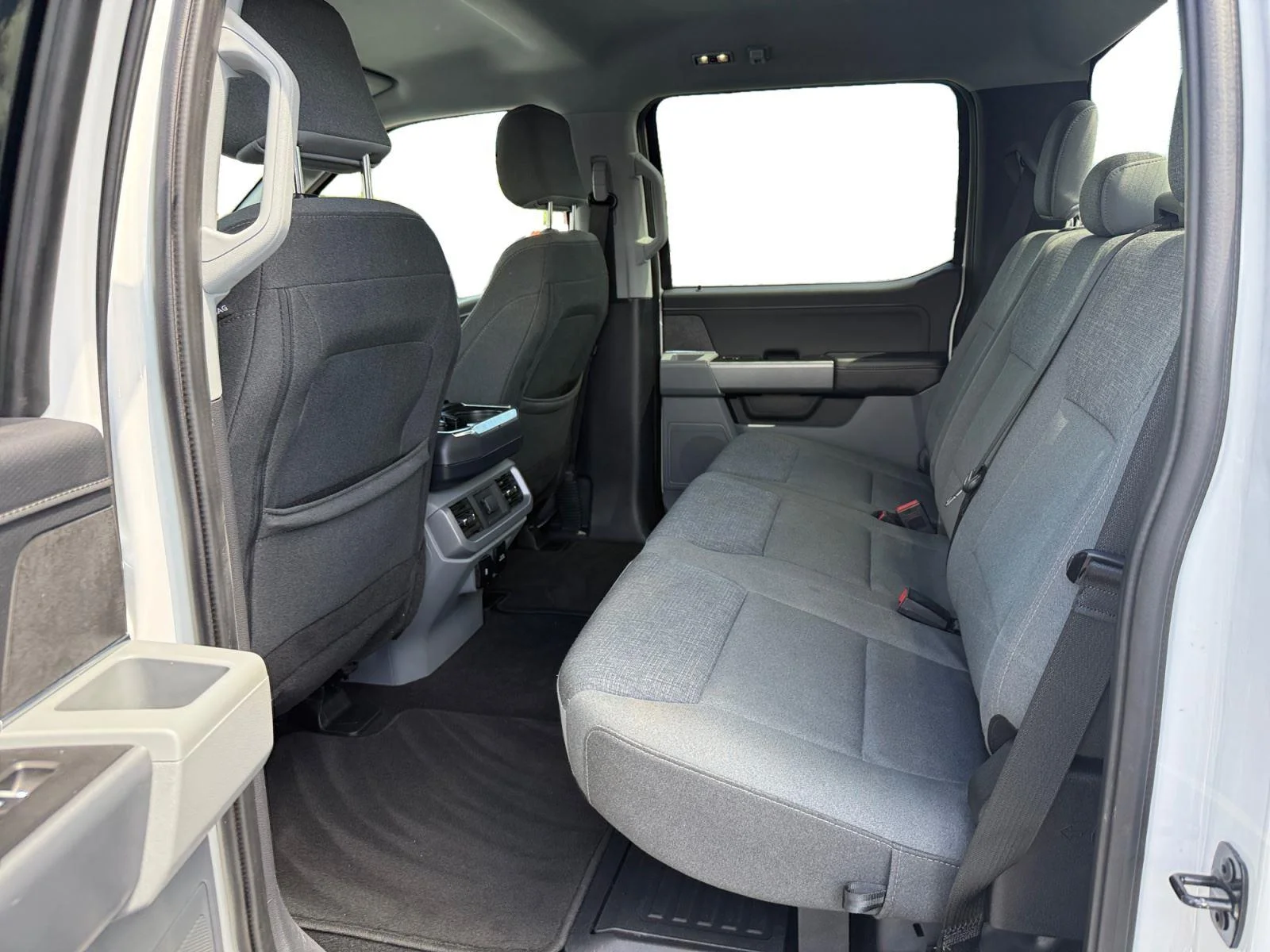 Used 2024 Oxford White Ford XLT image 19