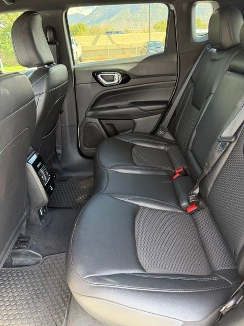 Used 2025 Silver Zynith Jeep Latitude image 12
