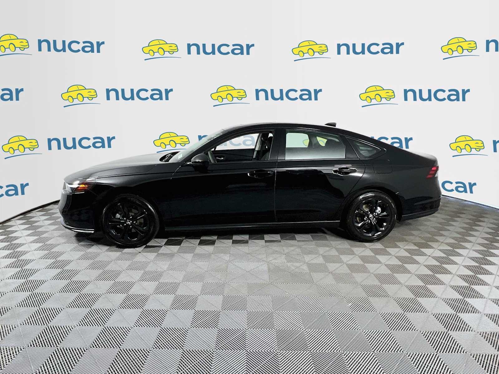 Used 2025 Crystal Black Pearl Honda SE image 4