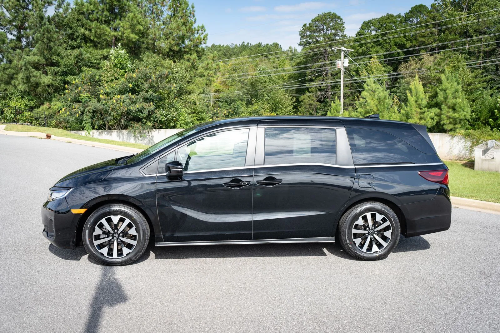 Used 2025 Black Honda EX-L image 5