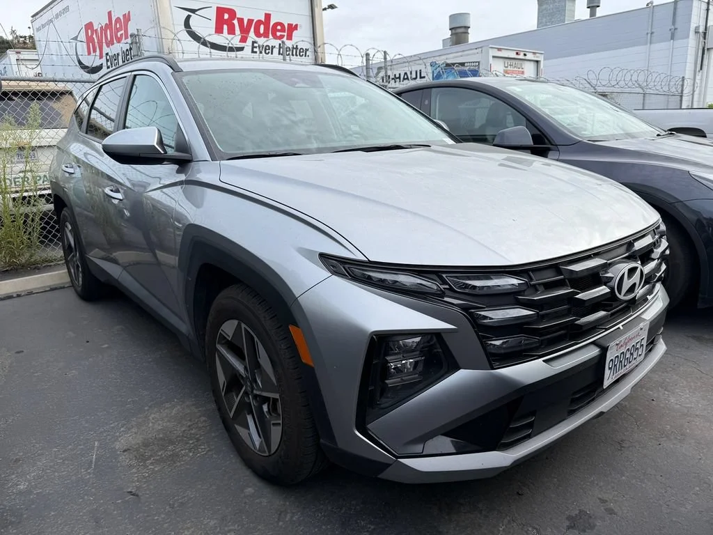 Used 2025 Silver Hyundai SEL image 4