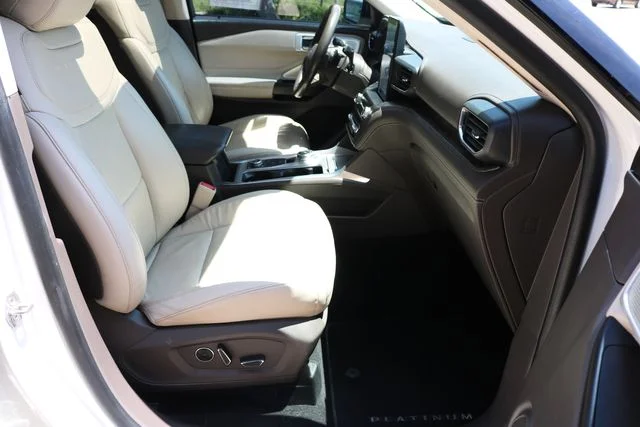 Used 2020 White Metallic Ford Platinum image 41