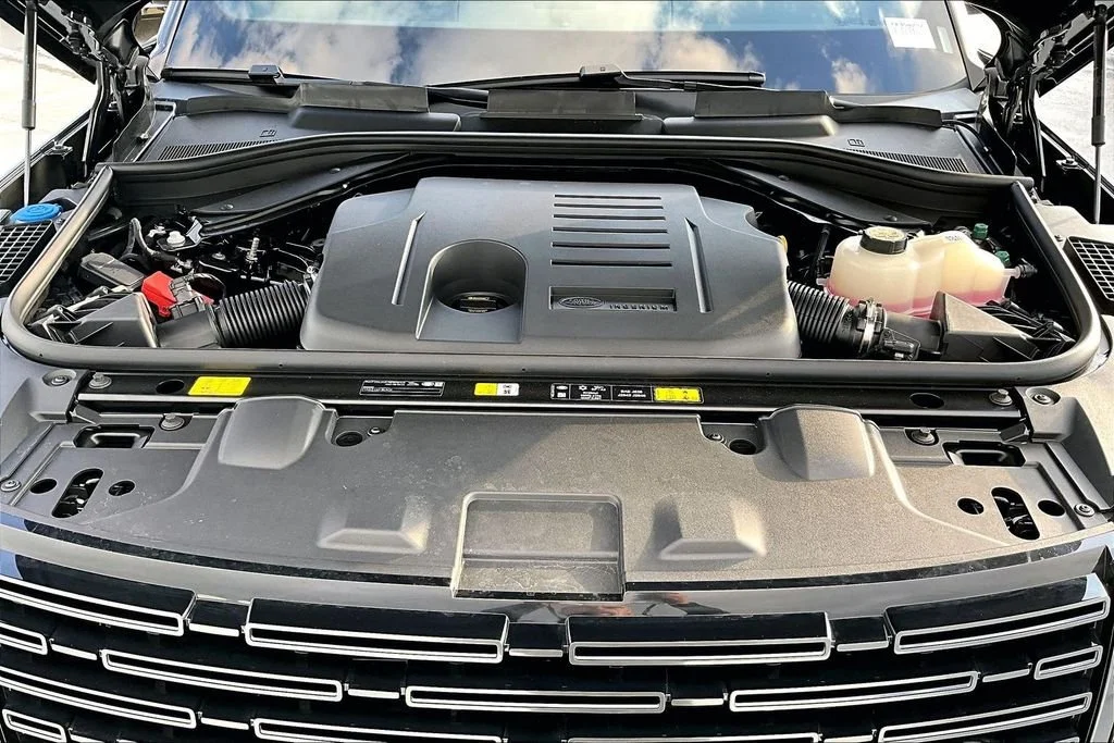 New 2026 Santorini Black LAND ROVER SE image 12