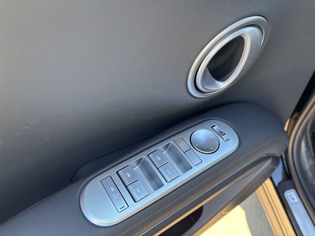 New 2026 Abyss Black Hyundai SEL 7P image 16