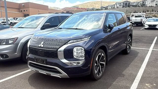 2023 Mitsubishi Outlander SE 2WD's photo