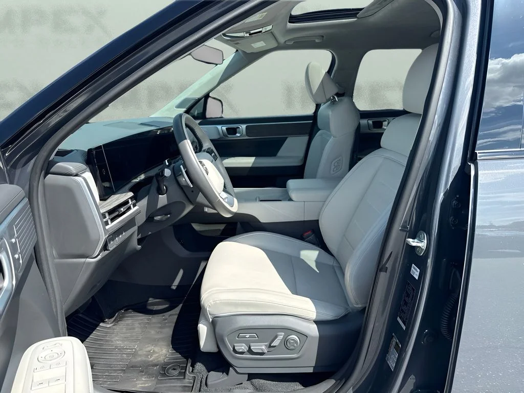 Used 2025 Gray Hyundai Calligraphy image 5