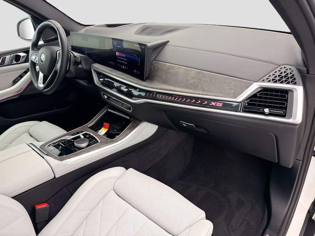 Certified Used 2026 Alpine White BMW xDrive40i image 16