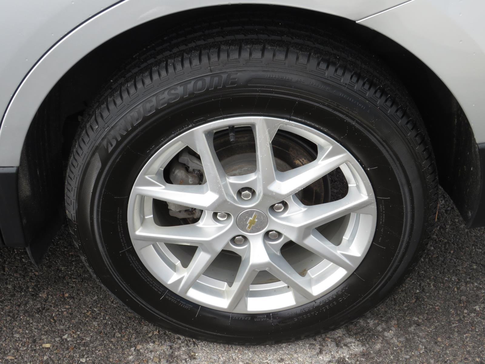 Used 2022 Silver Ice Metallic Chevrolet LT image 15