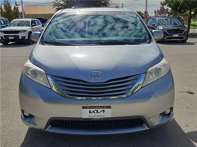 Used 2017 Predawn Gray Mica Toyota XLE 8 Passenger Front-wheel Drive Passenger image 6