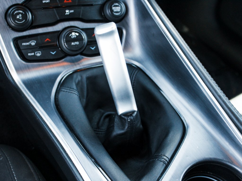 Used 2015 Sublime Pearl Coat Dodge R/T image 19