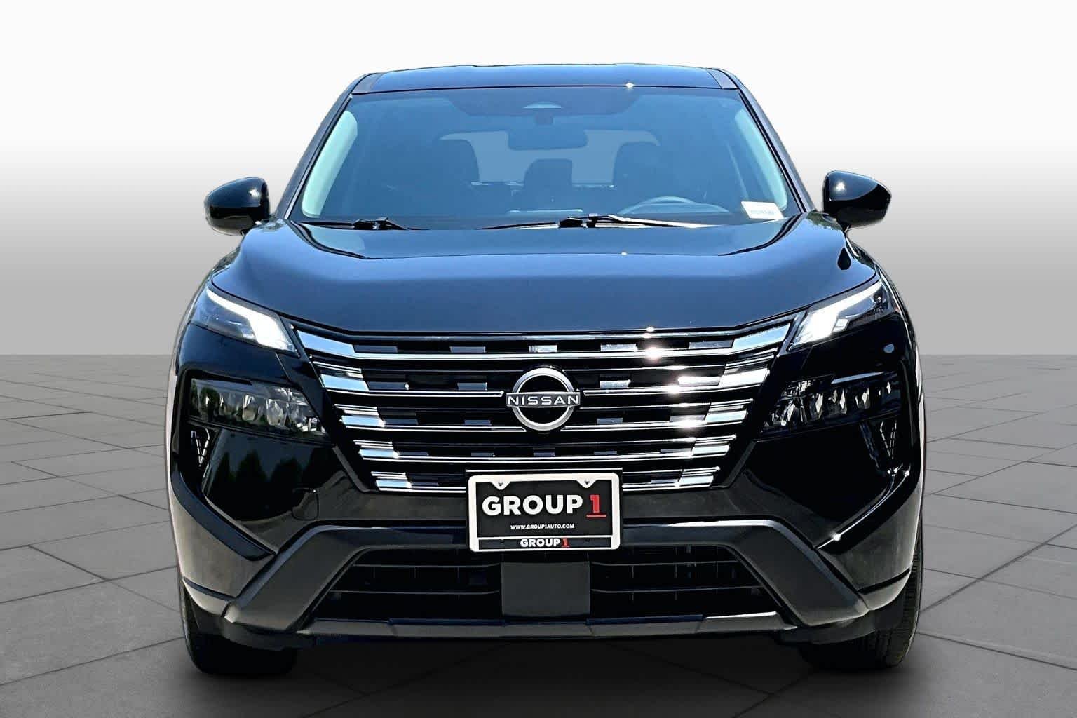 Used 2025 Super Black Nissan SV image 4