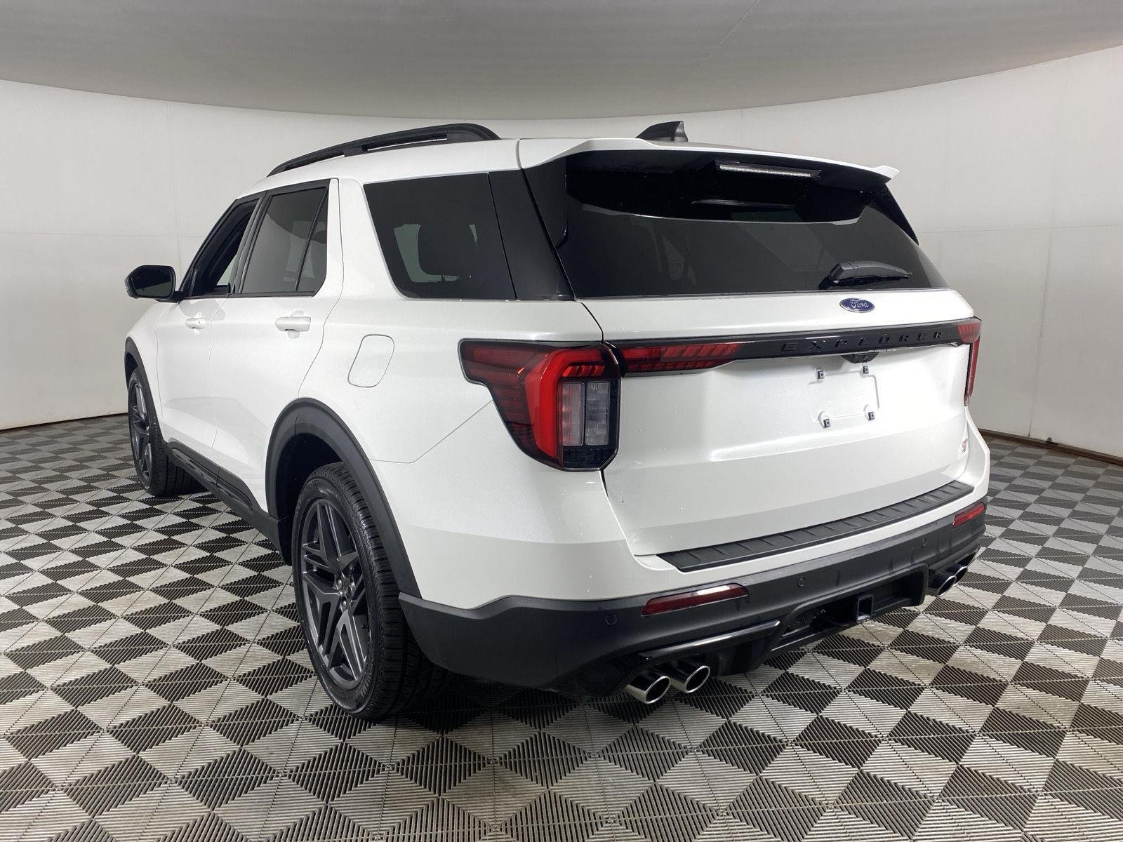 Used 2025 Star White Metallic Tri-Coat Ford ST image 8