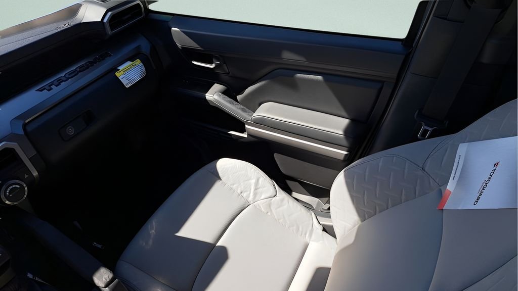 2026 Toyota Tacoma SR5 - Photo 35