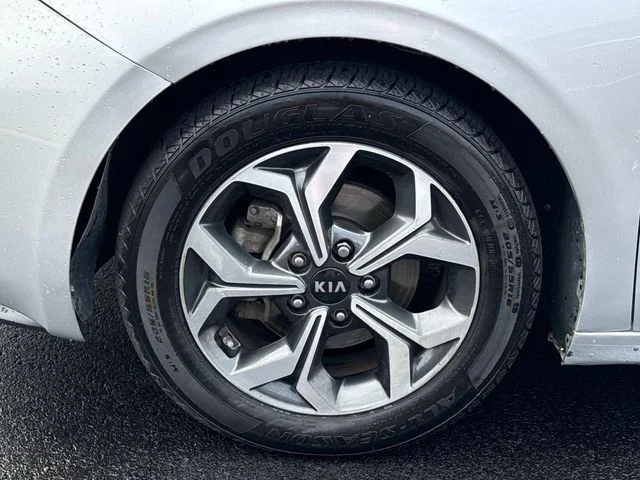 Used 2019 Silver Kia LXS image 9