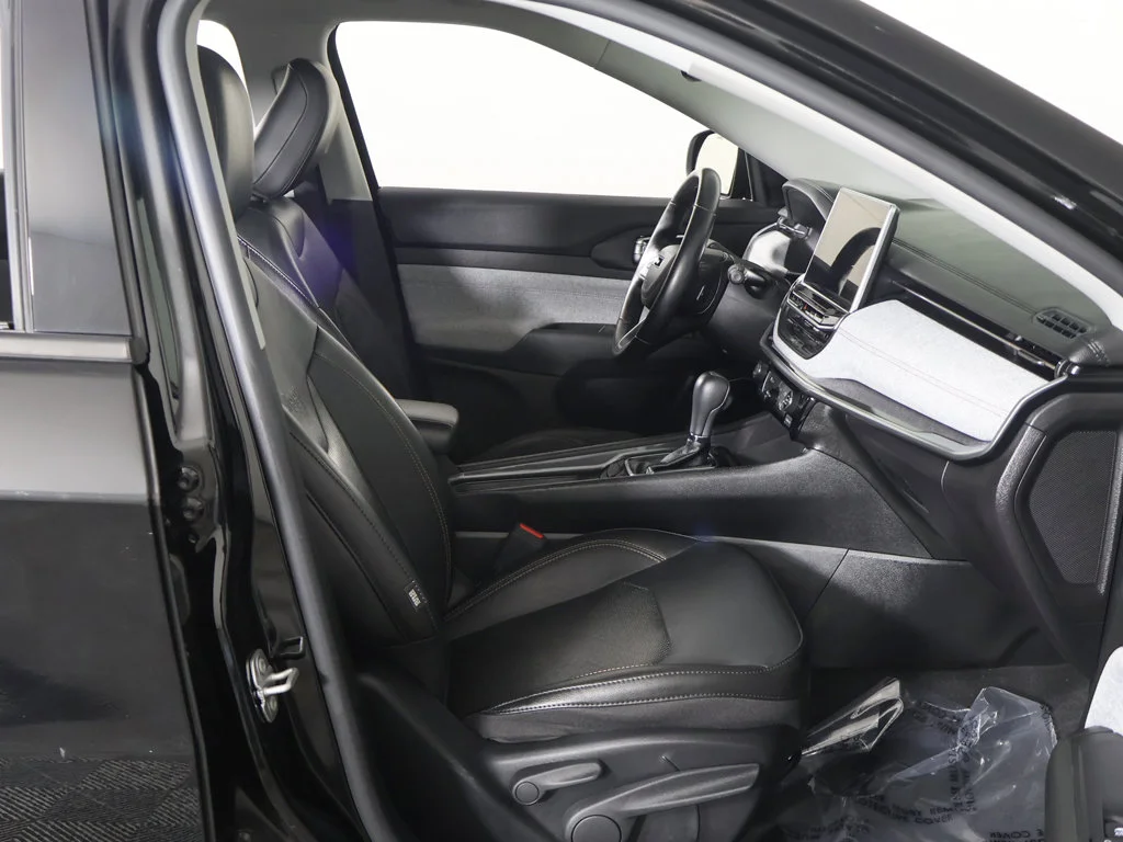 Used 2022 Black Jeep Latitude Lux image 24