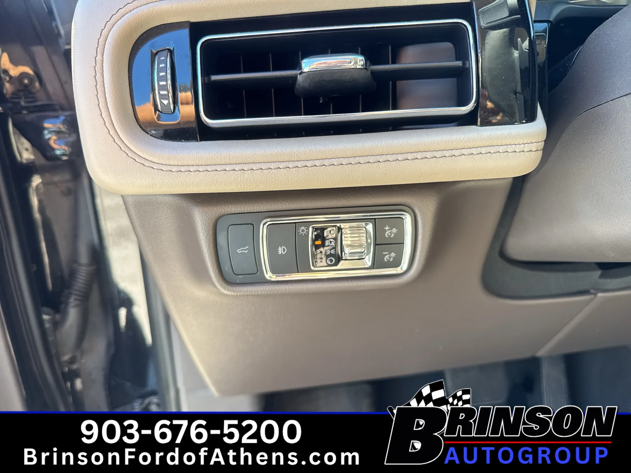Used 2020 Infinite Black Metallic Lincoln Reserve image 19