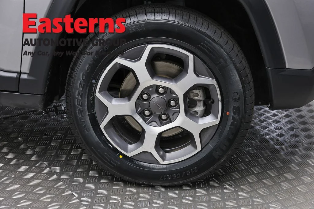 Used 2022 Silver Jeep Trailhawk image 32