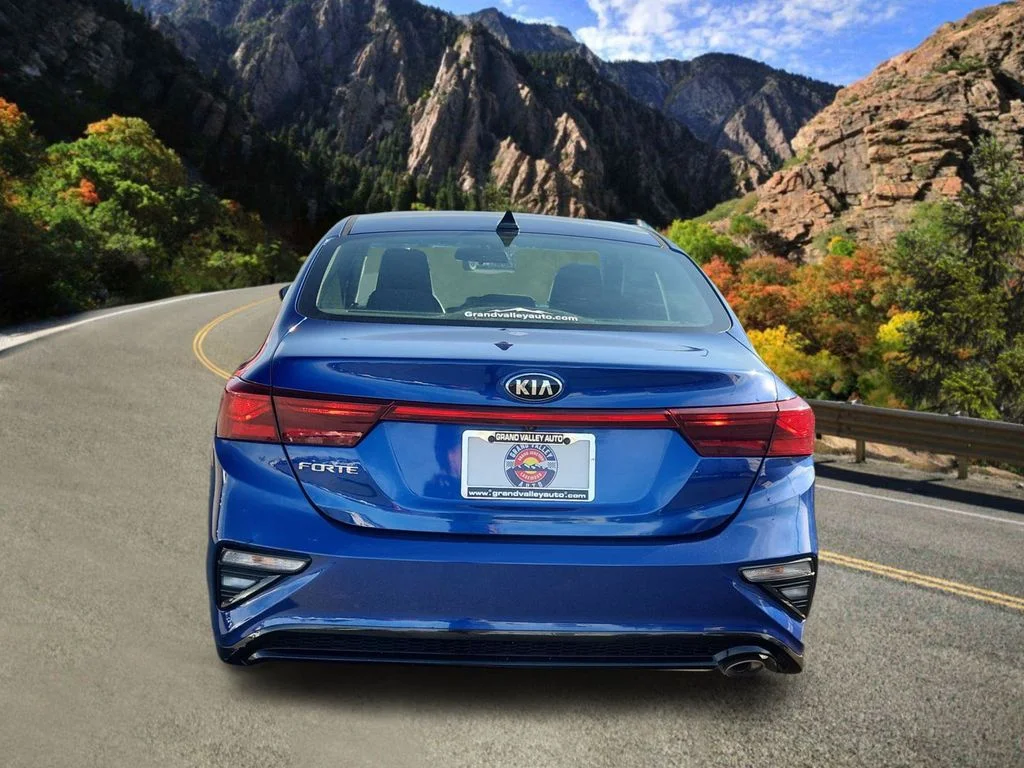 Used 2020 Blue Kia LXS image 4