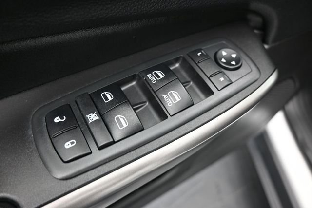 Used 2020 White Jeep Latitude Plus image 13