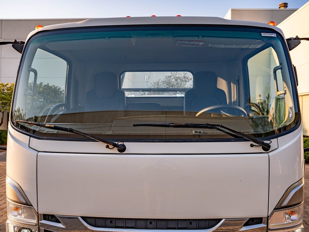 Used 2022 White Isuzu  image 15