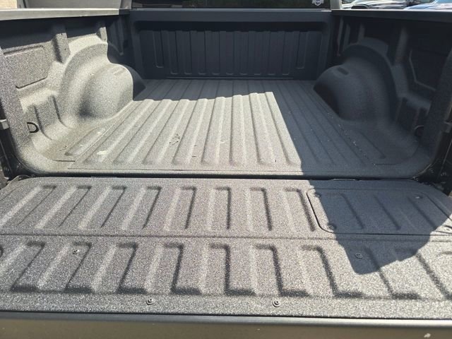 New 2026 Granite Crystal Metallic Clear-Coat Exterior Paint RAM Laramie image 42