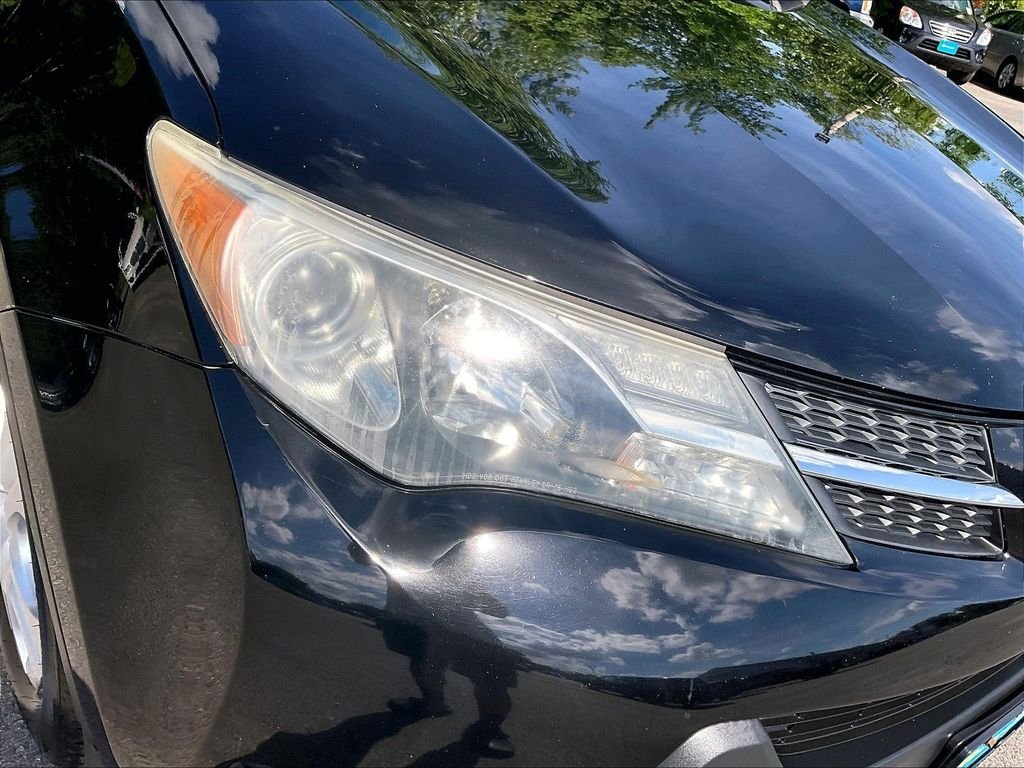 Used 2013 Black Toyota LE image 29