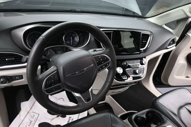 Used 2023 Black Chrysler Touring L image 26