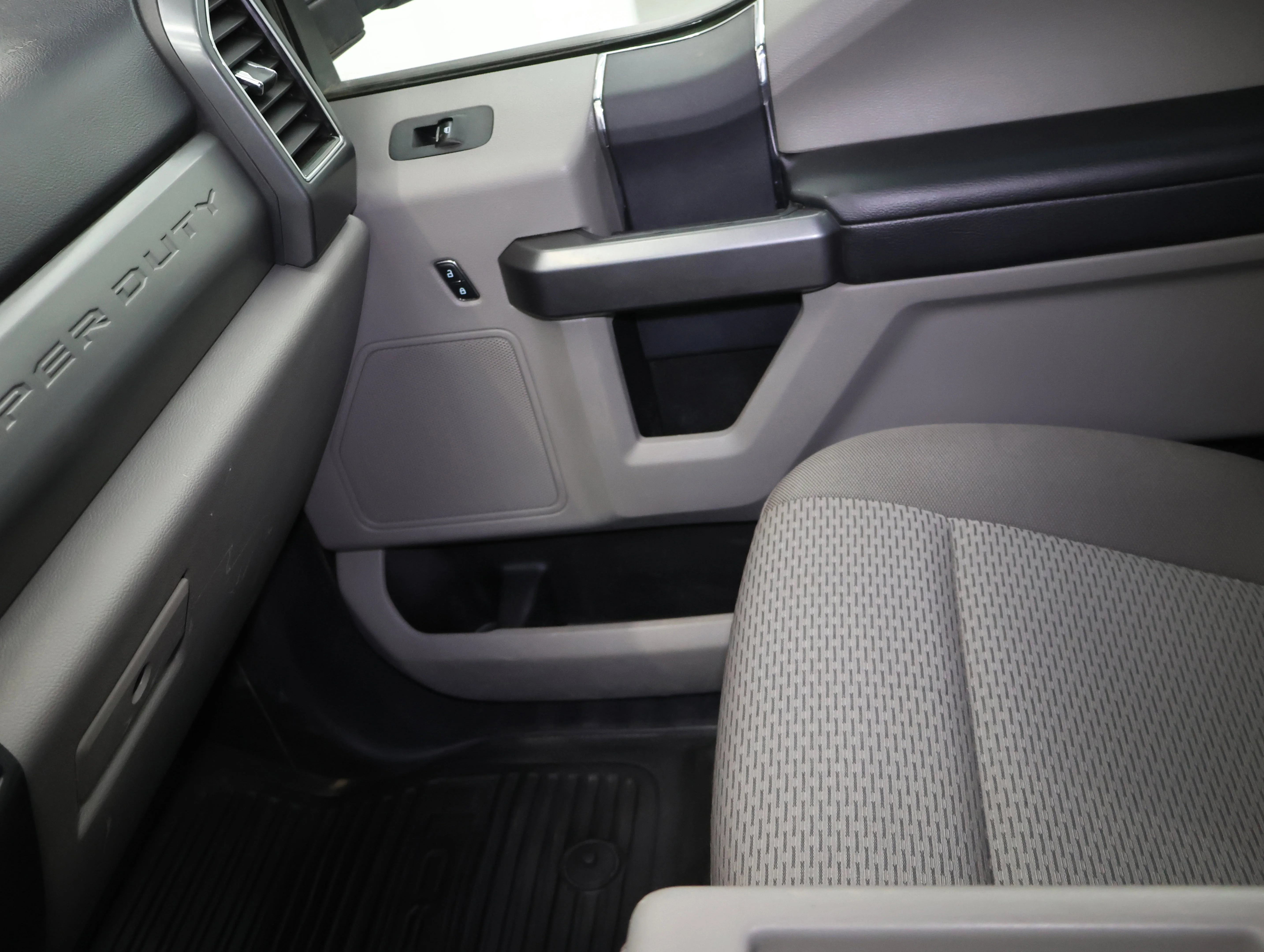 Used 2022 Oxford White Ford XLT image 13