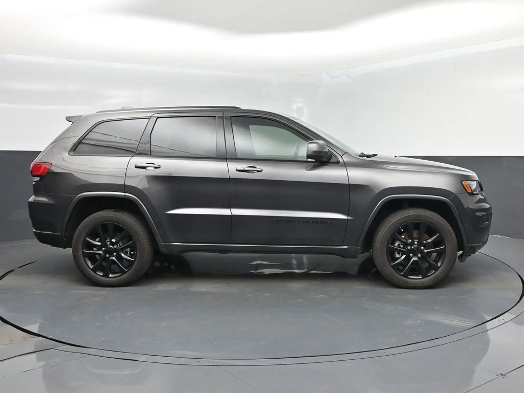 Used 2021 Gray Jeep Laredo X image 2