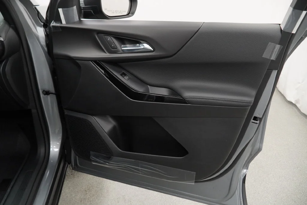 New 2027 Sterling Gray Metallic Chevrolet LT image 27