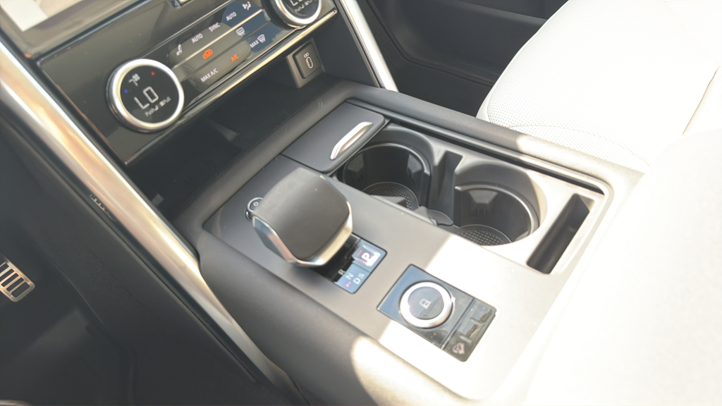 New 2026 Fuji White Land Rover Dynamic SE image 21