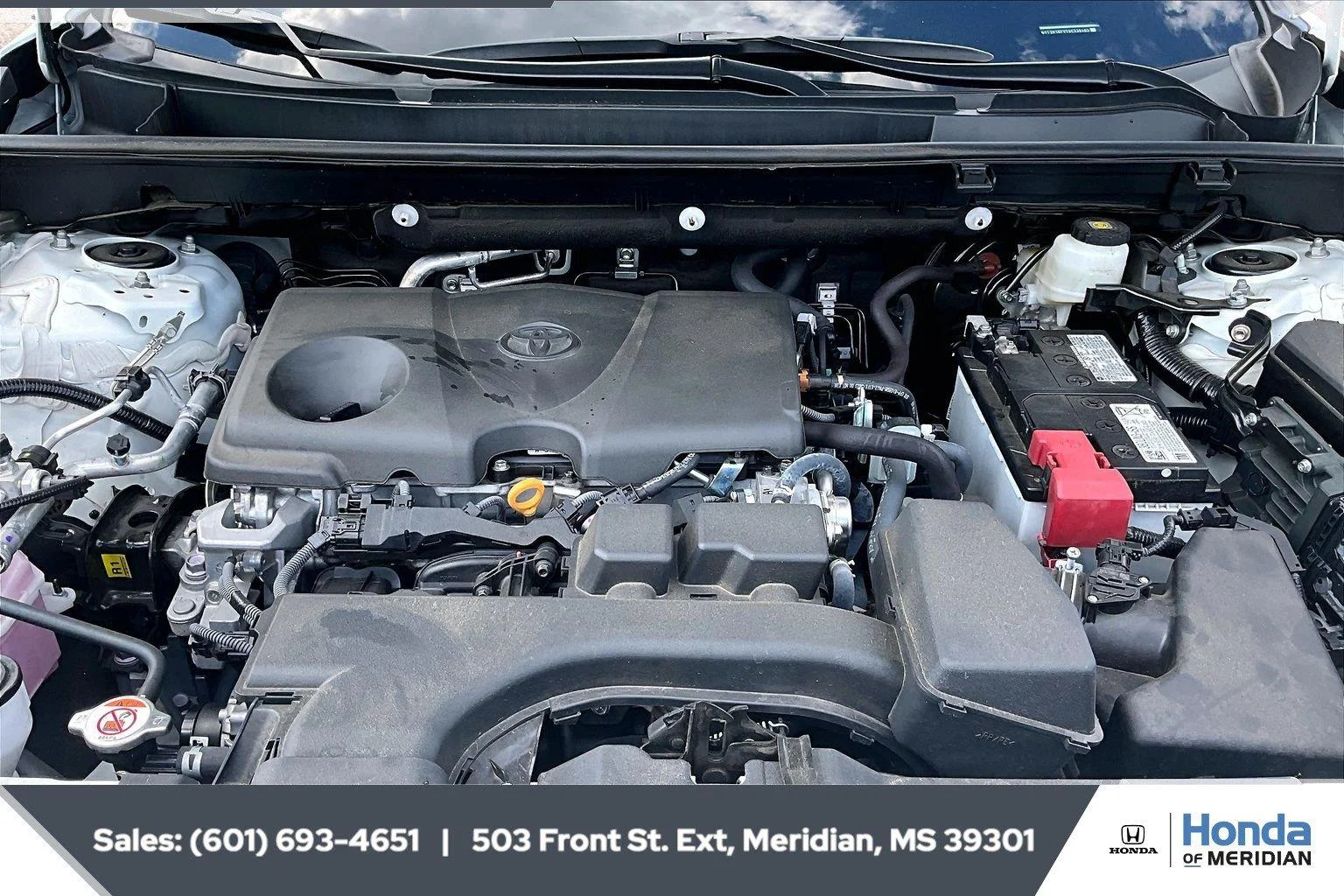 Used 2025 Ice Cap Toyota LE image 8