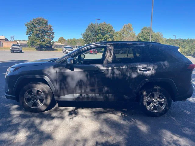 Used 2023  Toyota XLE image 2
