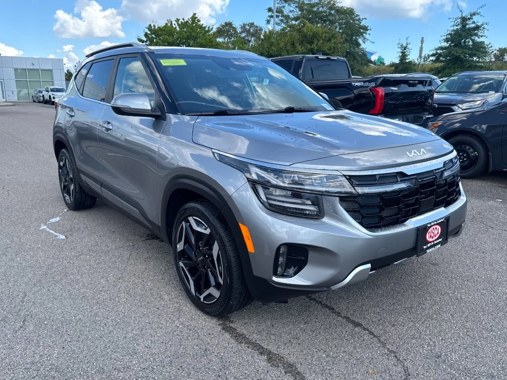 Used 2024 Gray Kia SX image 11
