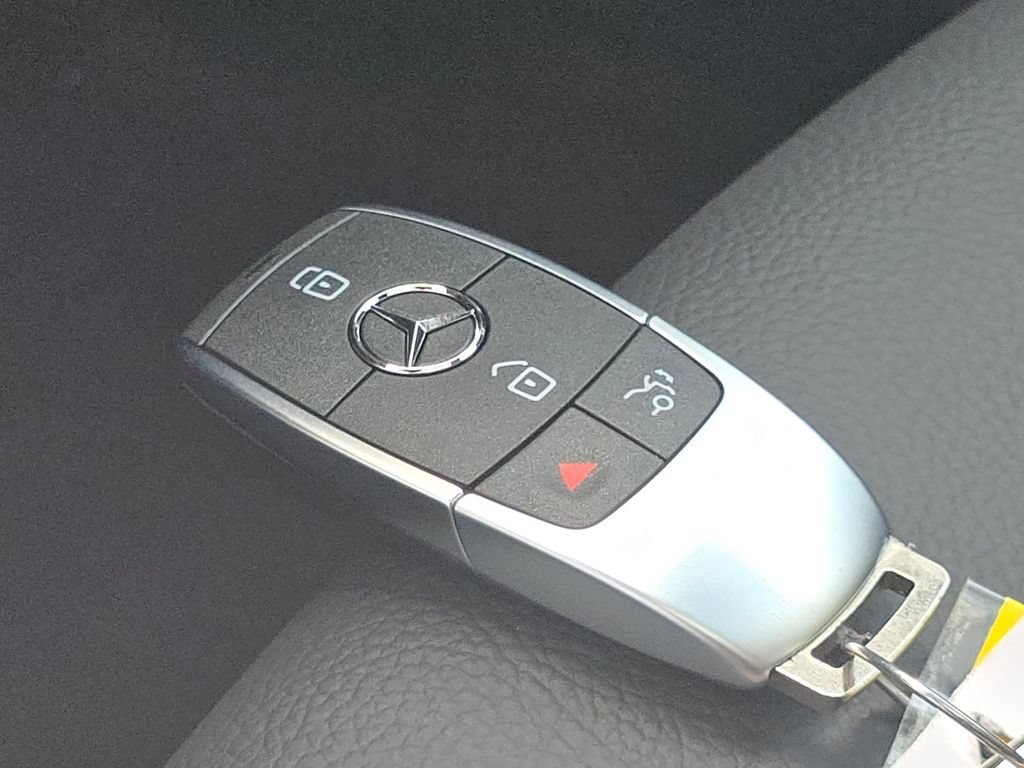 New 2026 Mountain Grey Metallic Mercedes-Benz GLB 250 image 76