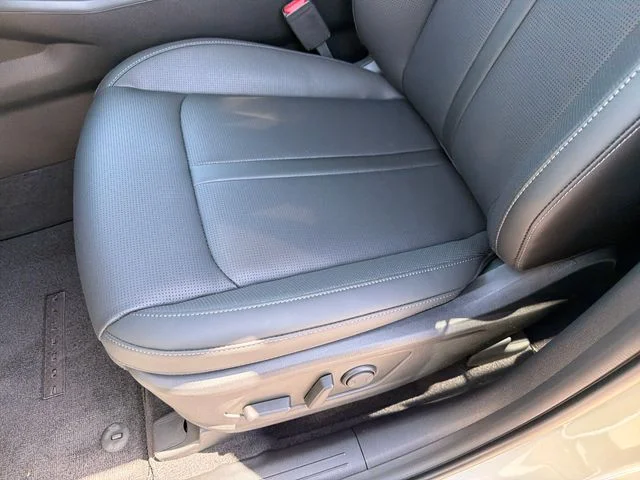 New 2026 Ivory Silver Kia S image 18