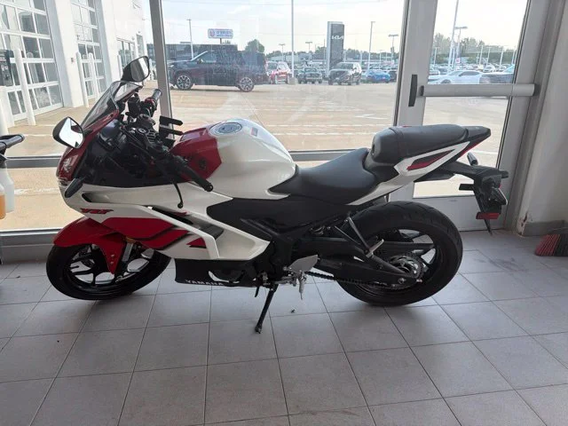 Used 2026  Yamaha Motorcycle image 7