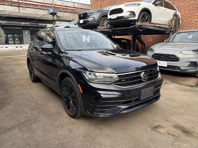 Used 2022 Black Volkswagen 2.0T SE R-Line Black image 3