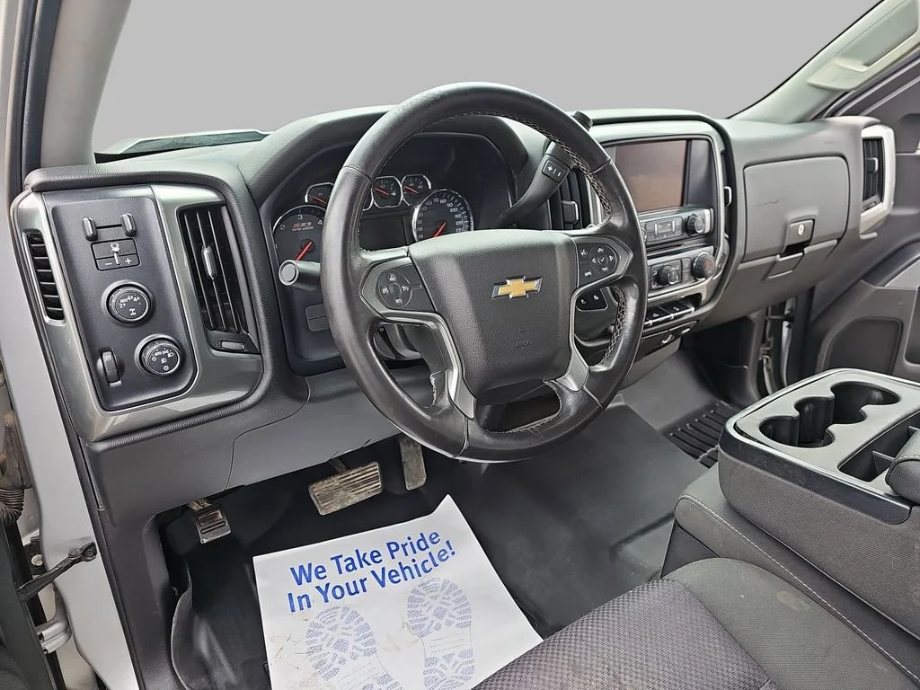 Used 2018 SILVER ICE METALLIC Chevrolet LT image 19