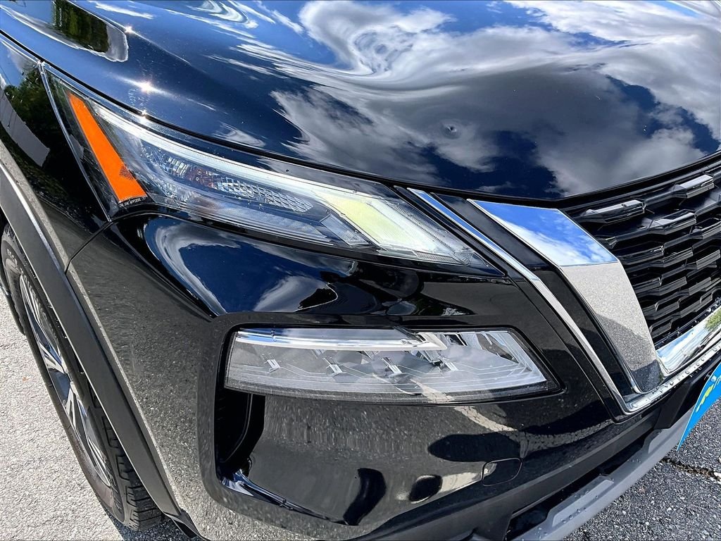 Used 2023 Black Nissan SV image 33