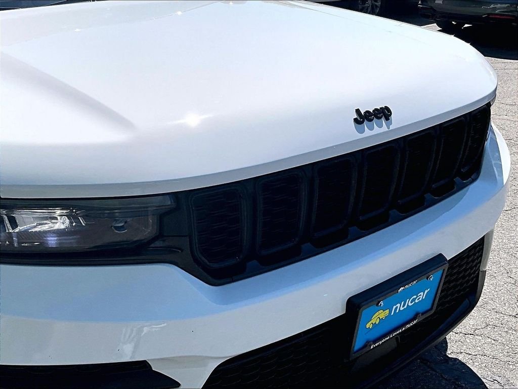 Used 2023 Bright White Clearcoat Jeep Altitude X image 30