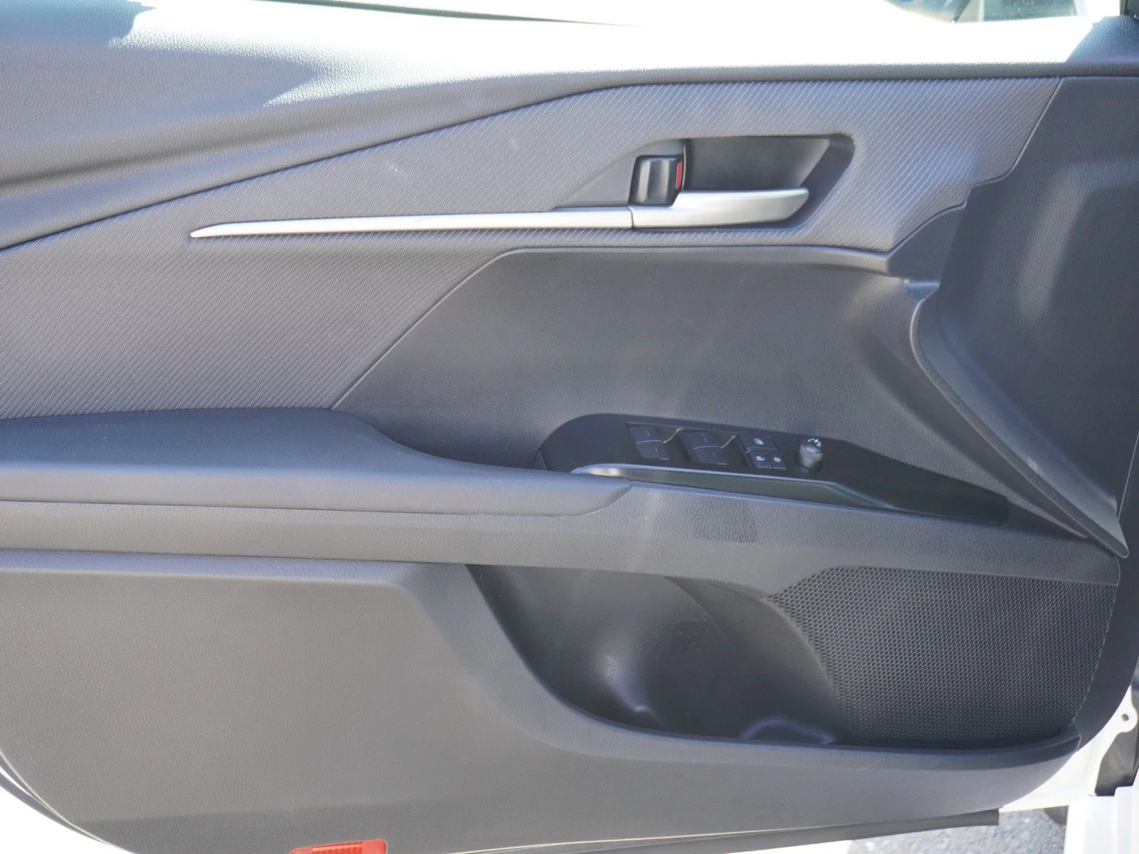 Used 2025 Ice Cap Toyota SE image 19