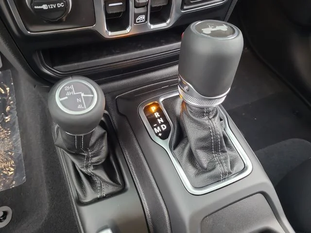 2026 Jeep Wrangler 4-Door Sahara - Photo 19