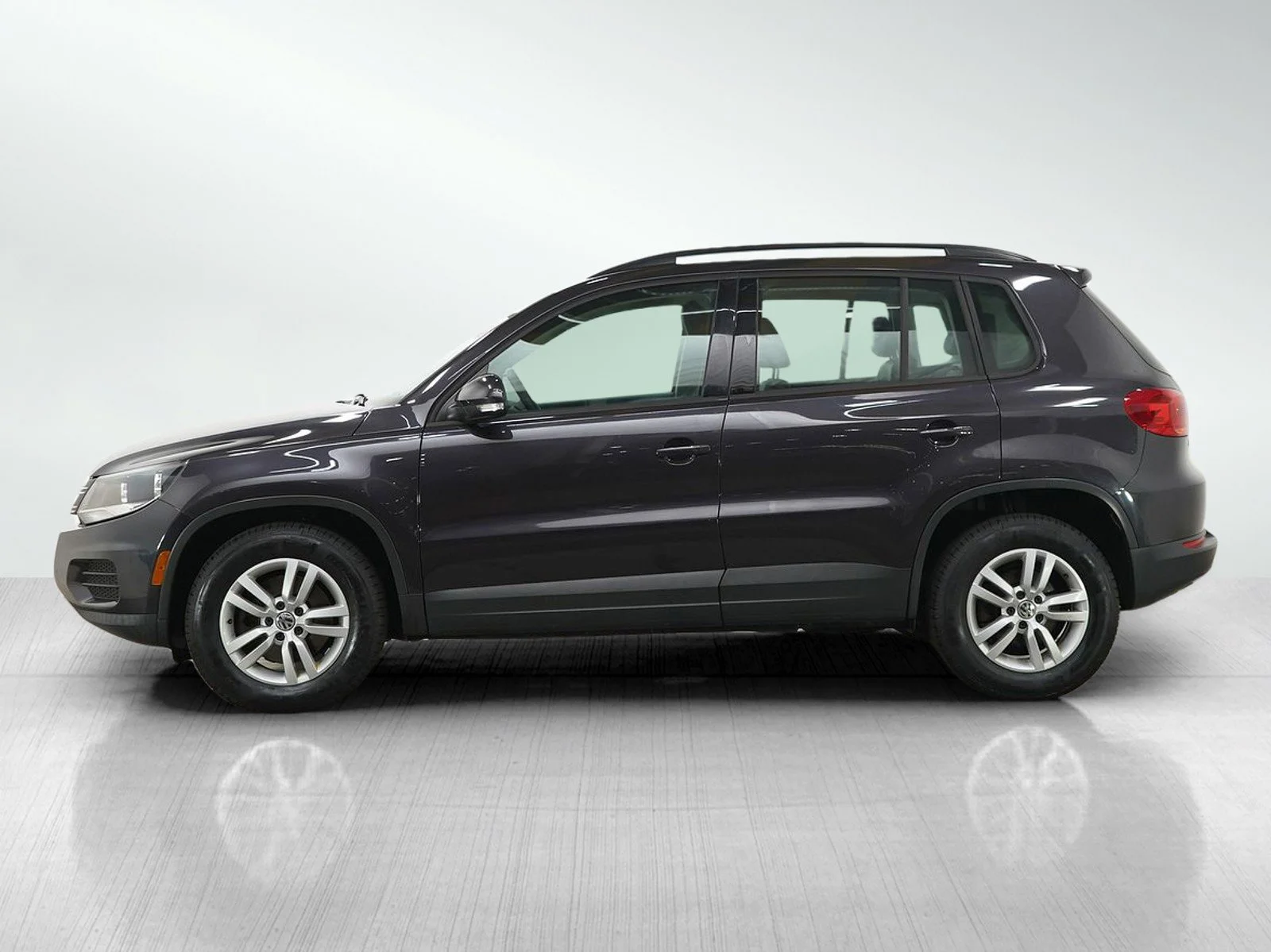 Used 2016 Volkswagen Tiguan S with VIN WVGBV7AX0GW521771 for sale in Burnsville, MN