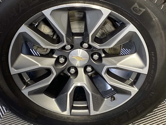 Used 2023 Gray Chevrolet LT image 28
